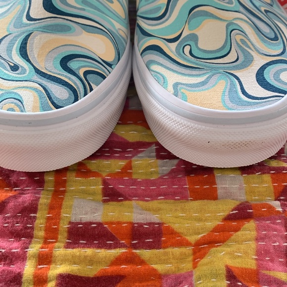 New Never Worn Classic VANS Classic Slip-O Swirl Turquoise Size Men 6.5/ Women 8 - Picture 5 of 10